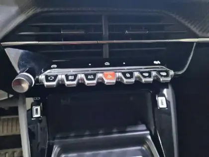 Photo 80 Peugeot 208  Hybrid 110 ch e-DCS6