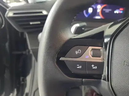 Photo 14 Peugeot 208  Hybrid 110 ch e-DCS6