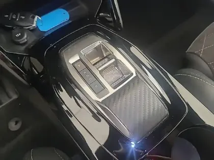 Photo 13 Peugeot 208  Electrique 50 kWh 136ch