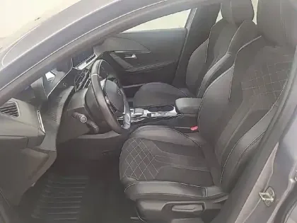 Photo 31 Peugeot 208  Electrique 50 kWh 136ch