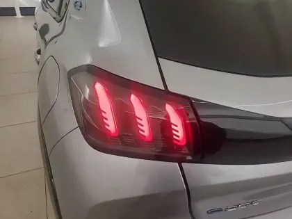 Photo 16 Peugeot 208  Electrique 50 kWh 136ch