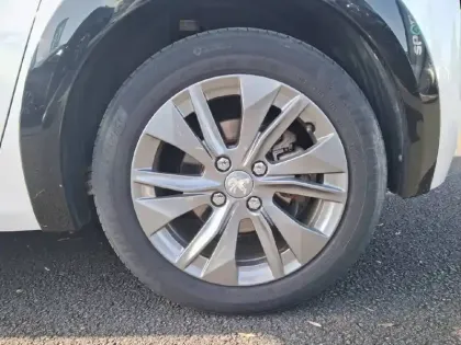 Photo 12 Peugeot 208  Electrique 50 kWh 136ch