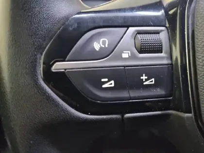 Photo 91 Peugeot 208  PureTech 100 S&S BVM6