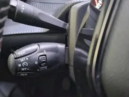 Photo 90 Peugeot 208  PureTech 100 S&S BVM6