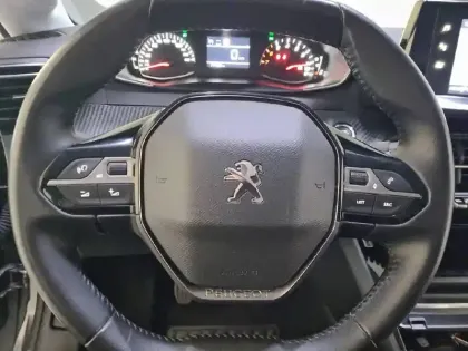 Photo 8 Peugeot 208 Gén. II Ph1 NG Allure Pack 5