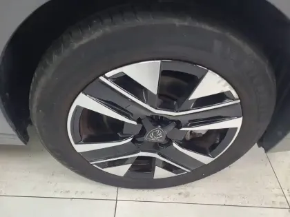 Photo 8 Peugeot 208  Hybrid 110 ch e-DCS6