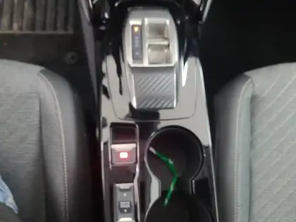 Photo 20 Peugeot 208  Hybrid 110 ch e-DCS6