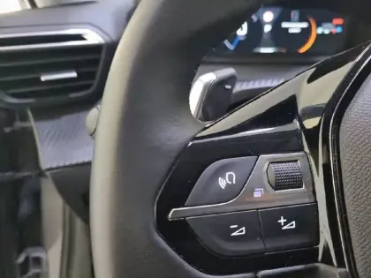 Photo 49 Peugeot 208  Hybrid 110 ch e-DCS6