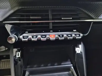 Photo 78 Peugeot 208  Hybrid 110 ch e-DCS6