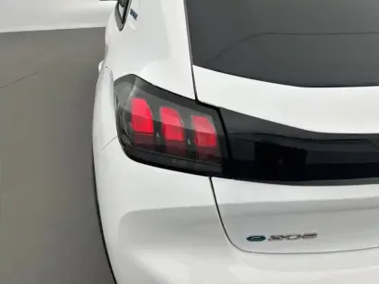 Photo 16 Peugeot 208  Electrique 50 kWh 136ch