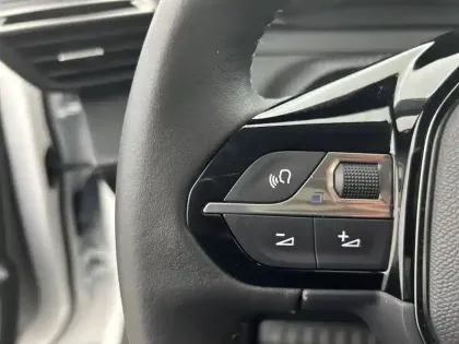 Photo 25 Peugeot 208  Electrique 50 kWh 136ch