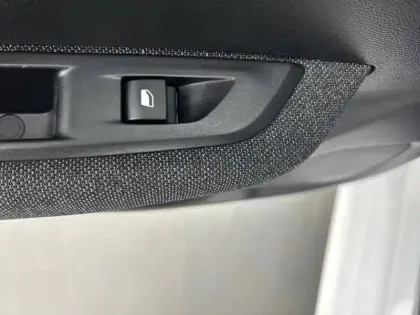 Photo 17 Peugeot 208  Electrique 50 kWh 136ch