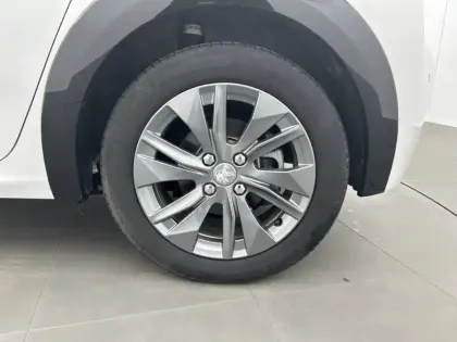 Photo 12 Peugeot 208  Electrique 50 kWh 136ch