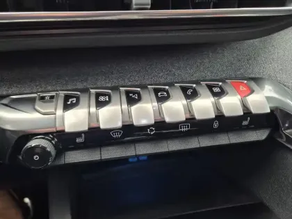 Photo 29 Peugeot 3008  1.6 BlueHDi 120ch S&S EAT6