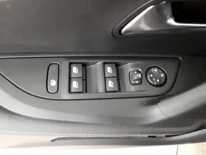 Photo 19 Peugeot 2008  130 S&S EAT8