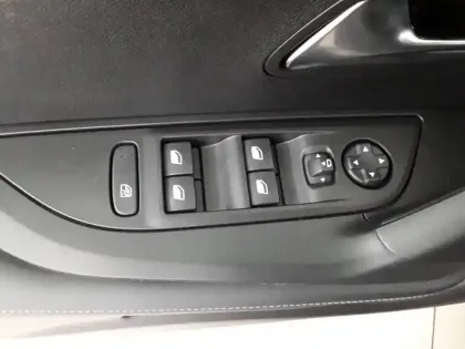 Photo 40 Peugeot 2008 Gén. II Ph2 Allure 5