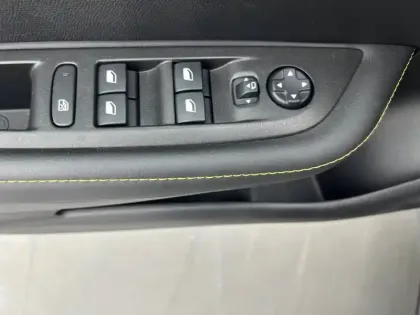 Photo 49 Peugeot 208 Gén. II Ph1 NG Roadtrip 5