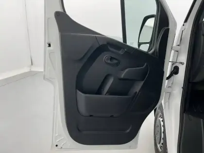 Photo 28 Renault Master  FGN TRAC F3500 L2H2 BLUE DCI 135