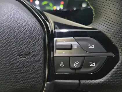 Photo 95 Peugeot 308  Hybrid 136 e-DCS6
