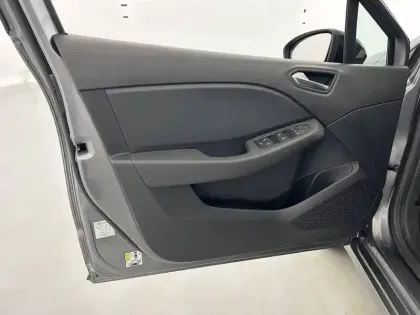 Photo 79 Renault Clio  E-Tech full hybrid 145