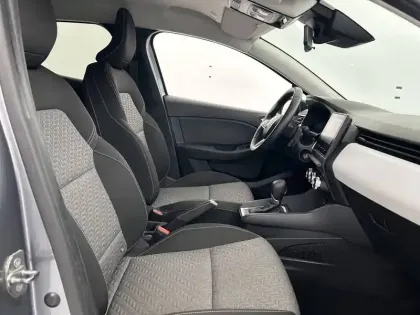 Photo 82 Renault Clio  E-Tech full hybrid 145