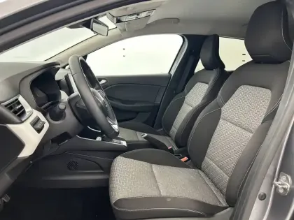 Photo 77 Renault Clio  E-Tech full hybrid 145