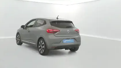 Photo 71 Renault Clio  E-Tech full hybrid 145