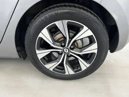 Photo 88 Renault Clio  E-Tech full hybrid 145