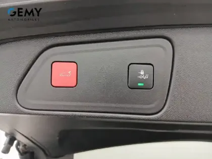 Photo 49 Peugeot 3008  Hybrid 225 e-EAT8