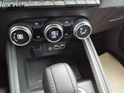 Photo 54 Renault Clio  E-Tech full hybrid 145