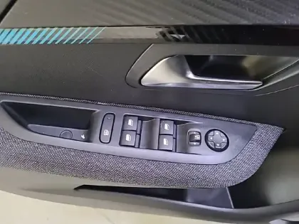 Photo 28 Peugeot 208  BlueHDi 100 S&S BVM6