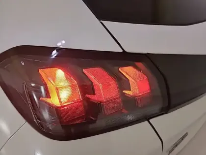 Photo 16 Peugeot 208  BlueHDi 100 S&S BVM6