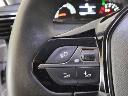 Photo 25 Peugeot 208  BlueHDi 100 S&S BVM6