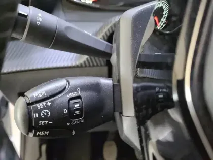 Photo 24 Peugeot 208  BlueHDi 100 S&S BVM6