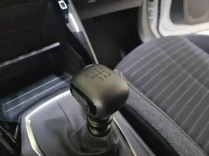 Photo 13 Peugeot 208  BlueHDi 100 S&S BVM6