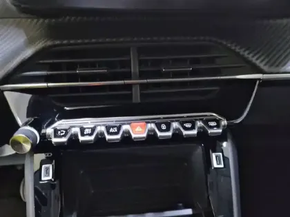 Photo 23 Peugeot 208  BlueHDi 100 S&S BVM6