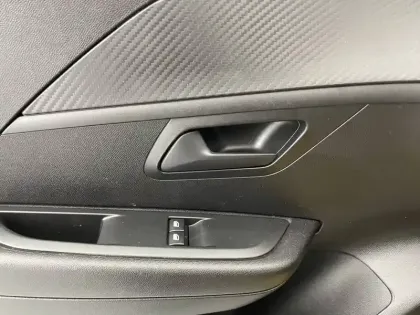 Photo 56 Peugeot 208  PureTech 75 S&S BVM5