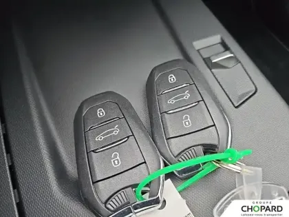 Photo 20 Peugeot 5008  Hybrid 136 e-DCS6