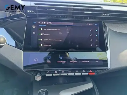 Photo 99 Peugeot 308  PureTech 130ch S&S EAT8