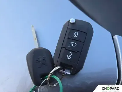 Photo 20 Peugeot 208  PureTech 75 S&S BVM5