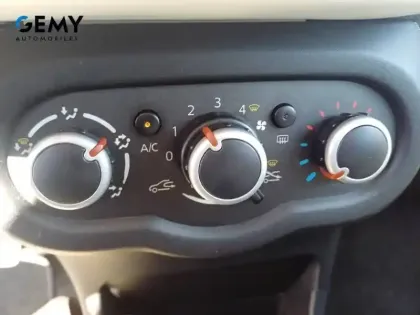 Photo 14 Renault Twingo  III 0.9 TCe 90 Energy