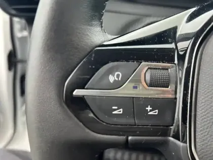 Photo 21 Peugeot 208  Electrique 50 kWh 136ch