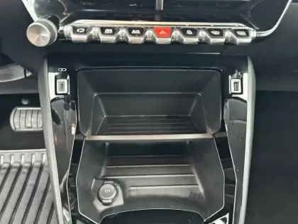 Photo 26 Peugeot 208  Electrique 50 kWh 136ch