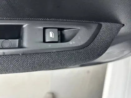 Photo 17 Peugeot 208  Electrique 50 kWh 136ch