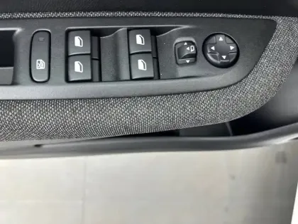 Photo 19 Peugeot 208  Electrique 50 kWh 136ch