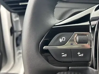 Photo 19 Peugeot 208  Electrique 50 kWh 136ch