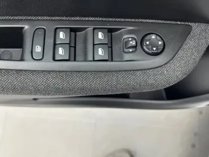 Photo 17 Peugeot 208  Electrique 50 kWh 136ch