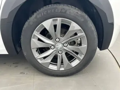 Photo 12 Peugeot 208  Electrique 50 kWh 136ch