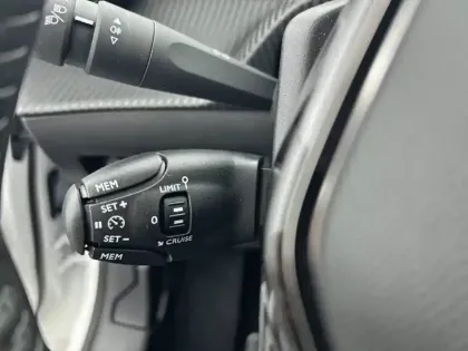 Photo 21 Peugeot 208  Electrique 50 kWh 136ch