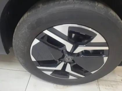 Photo 33 Peugeot 2008  PureTech 130 S&S EAT8